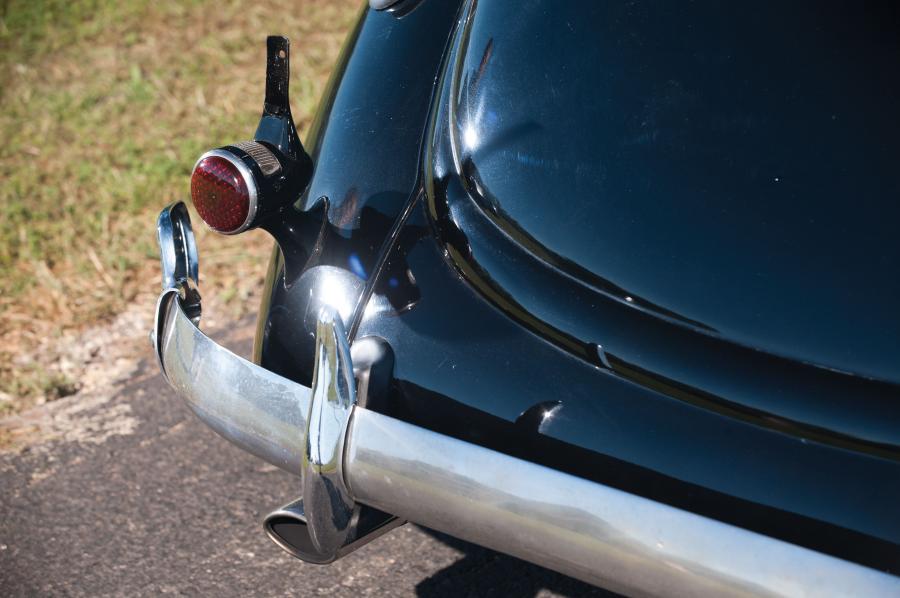  Ford DeLuxe Rumble Seat Cabriolet 1937 года  (фото 9 из 20)